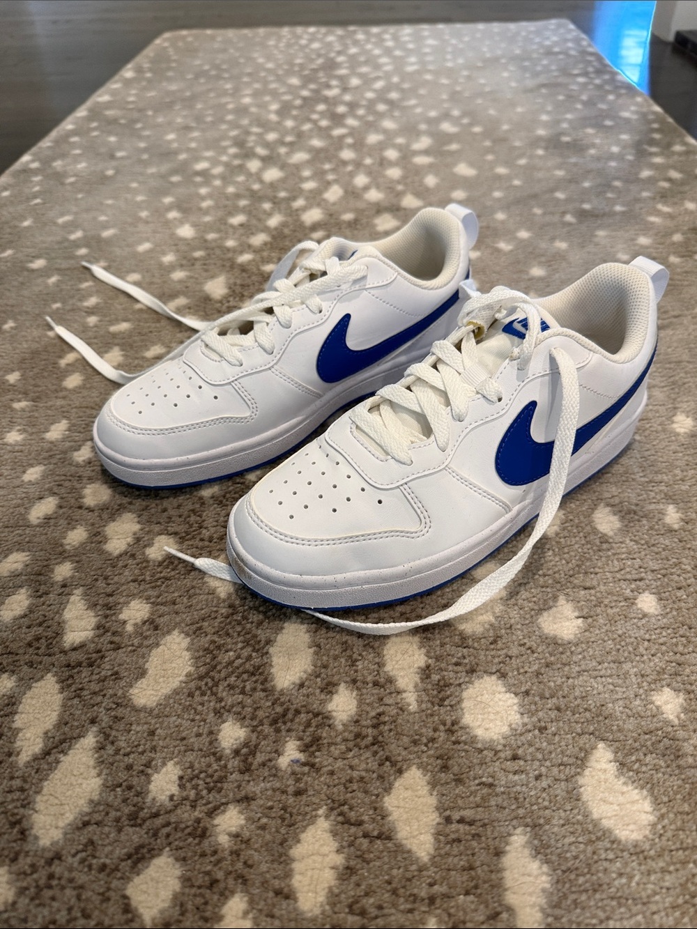 Nike Court Borough size 5.5Y